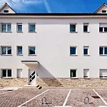New Sunshine Apartment
